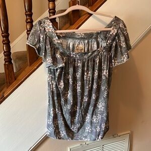 Chaser Floral Flowy Flutter Sleeve Blouse NWT